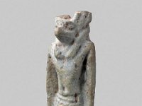 Aeg F 128  Aeg F 128, Gegend von Assuan, 26. Dynastie bis römische Zeit, Anubis, Fayence, H 4,7 cm, B 1,9 cm, T 1,7 cm : Bestandskatalog Ägypten, Museumsfoto: Claus Cordes
